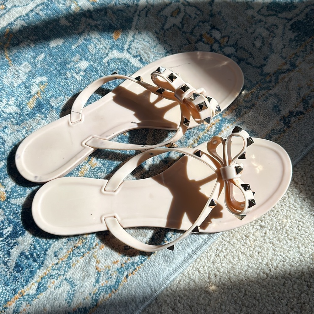 Women’s Pale Pink Bow Studded Jelly Flip Sandals